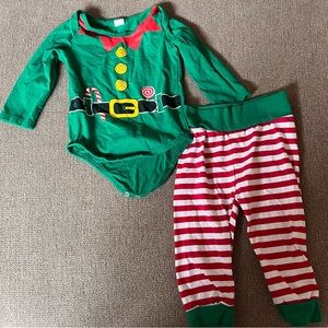 Amazing elf clothing set, worn one time for a picture. 6-9M